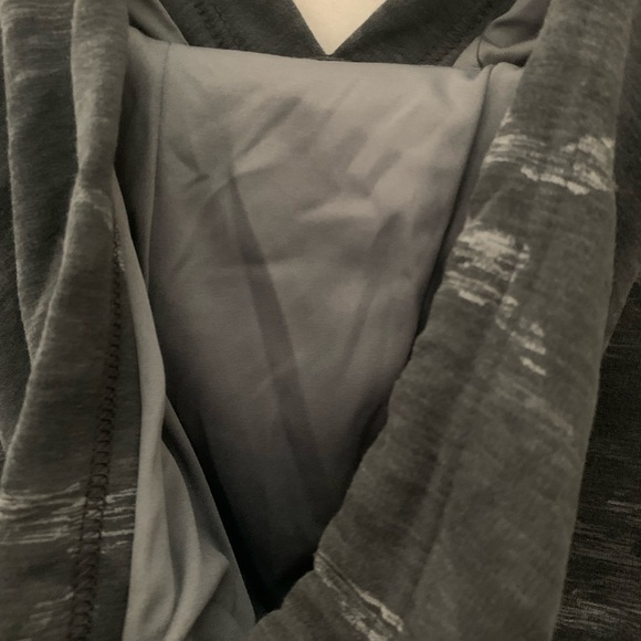 Woman’s very comfortable hoodie - Picture 7 of 10